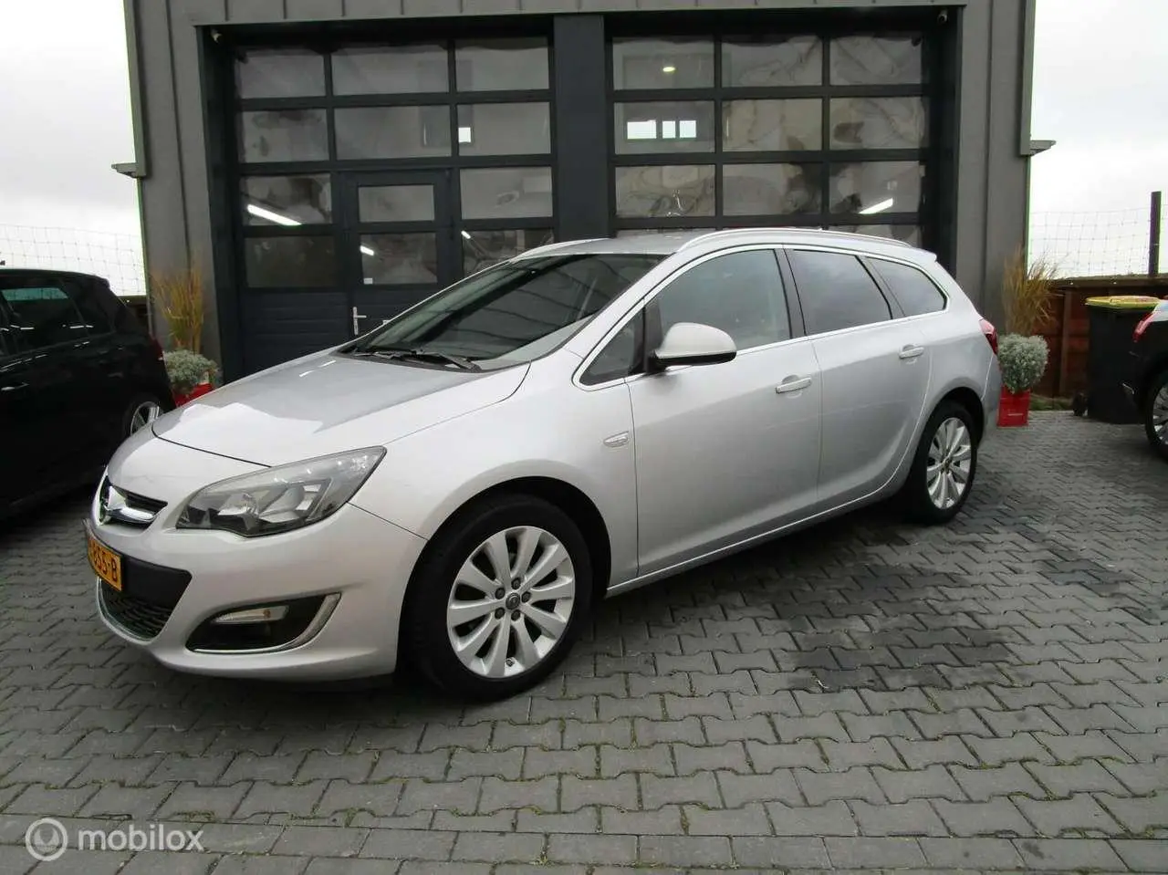 Photo 1 : Opel Astra 2016 Petrol