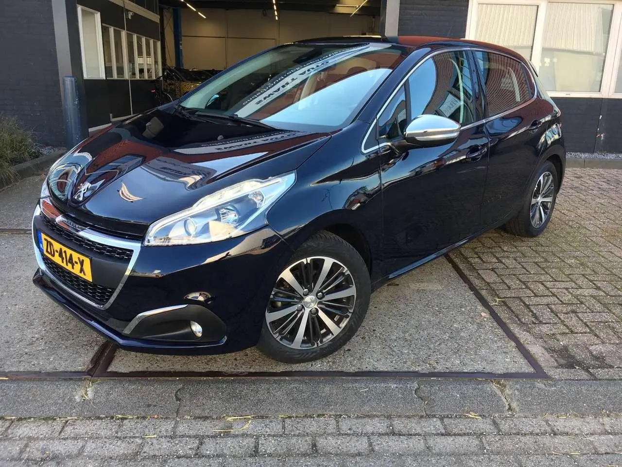 Photo 1 : Peugeot 208 2019 Petrol