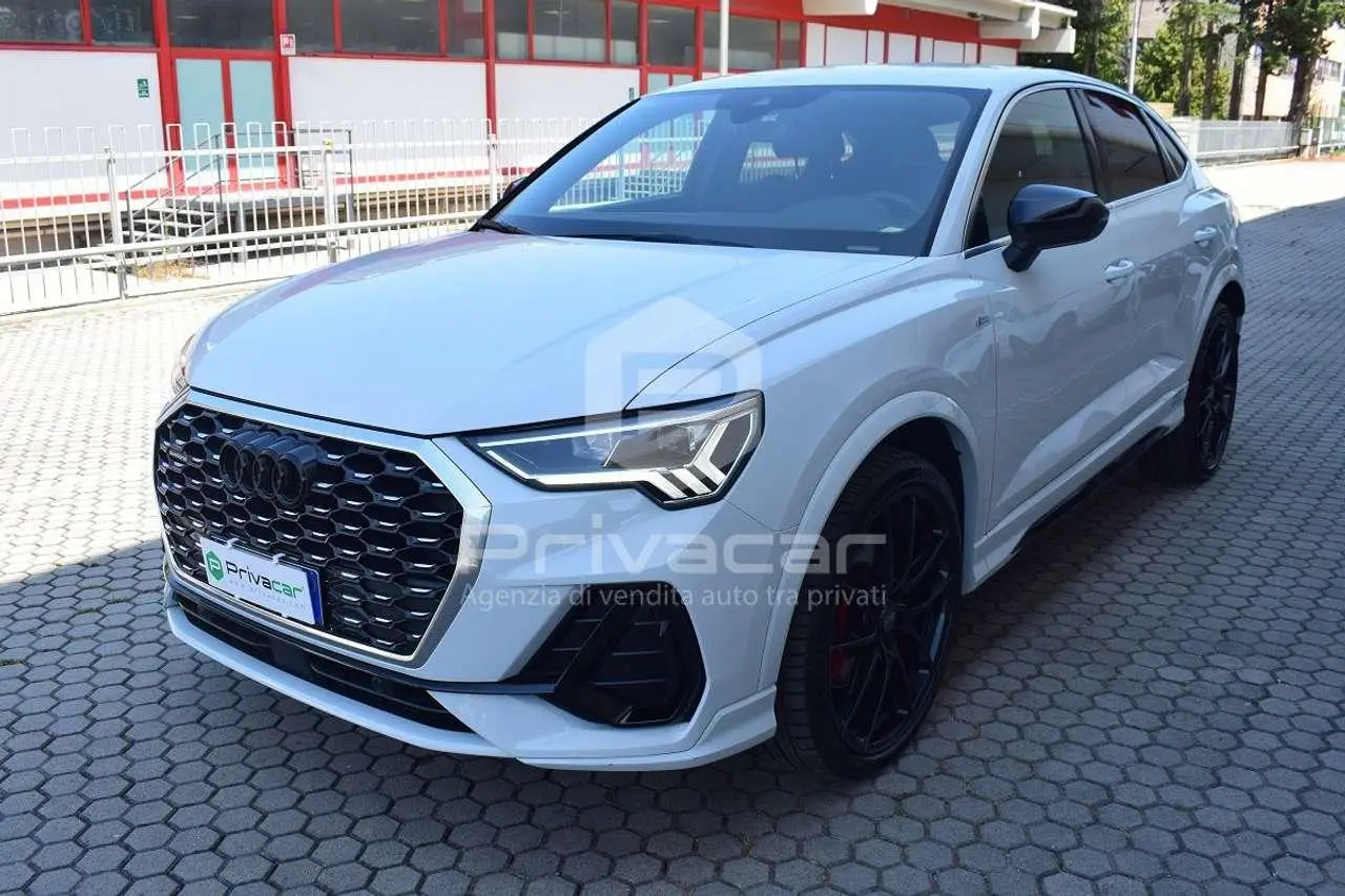 Photo 1 : Audi Q3 2019 Petrol