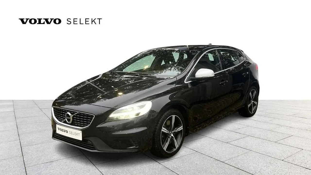 Photo 1 : Volvo V40 2019 Essence