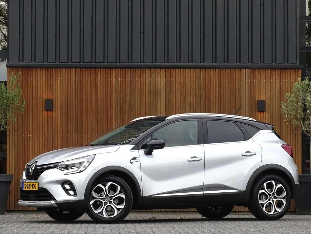 Photo 1 : Renault Captur 2021 Petrol