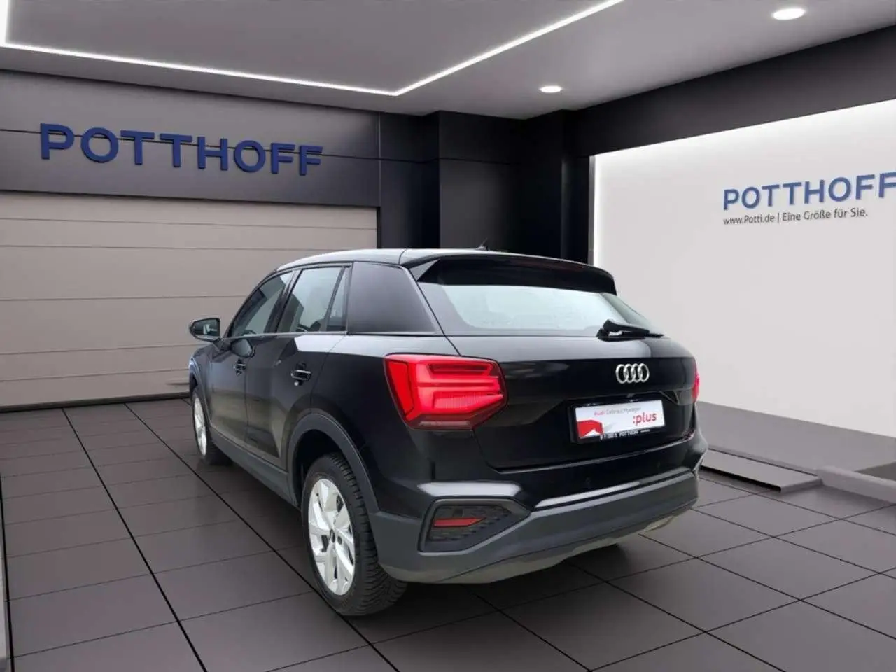 Photo 1 : Audi Q2 2024 Petrol