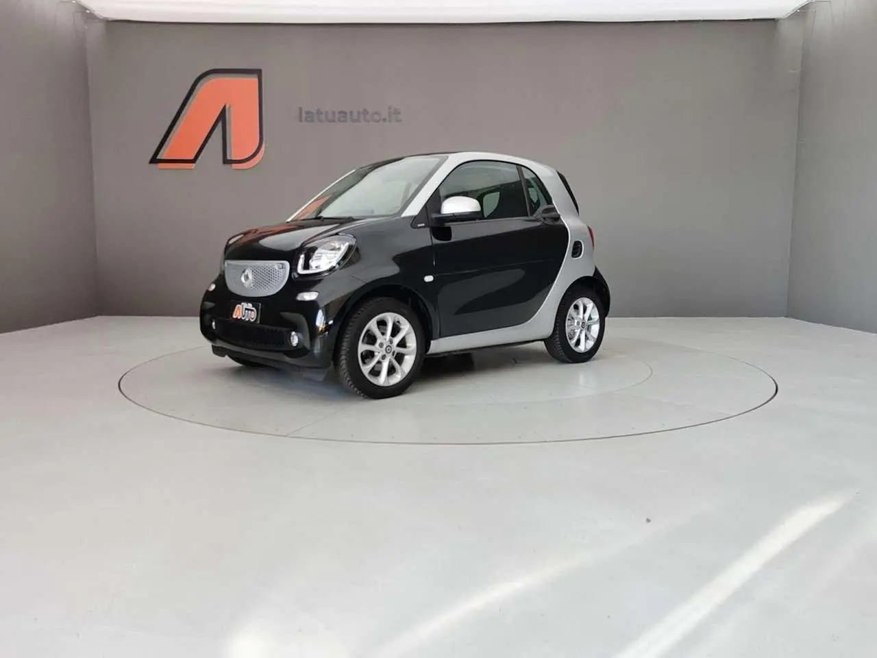 Photo 1 : Smart Fortwo 2017 Petrol