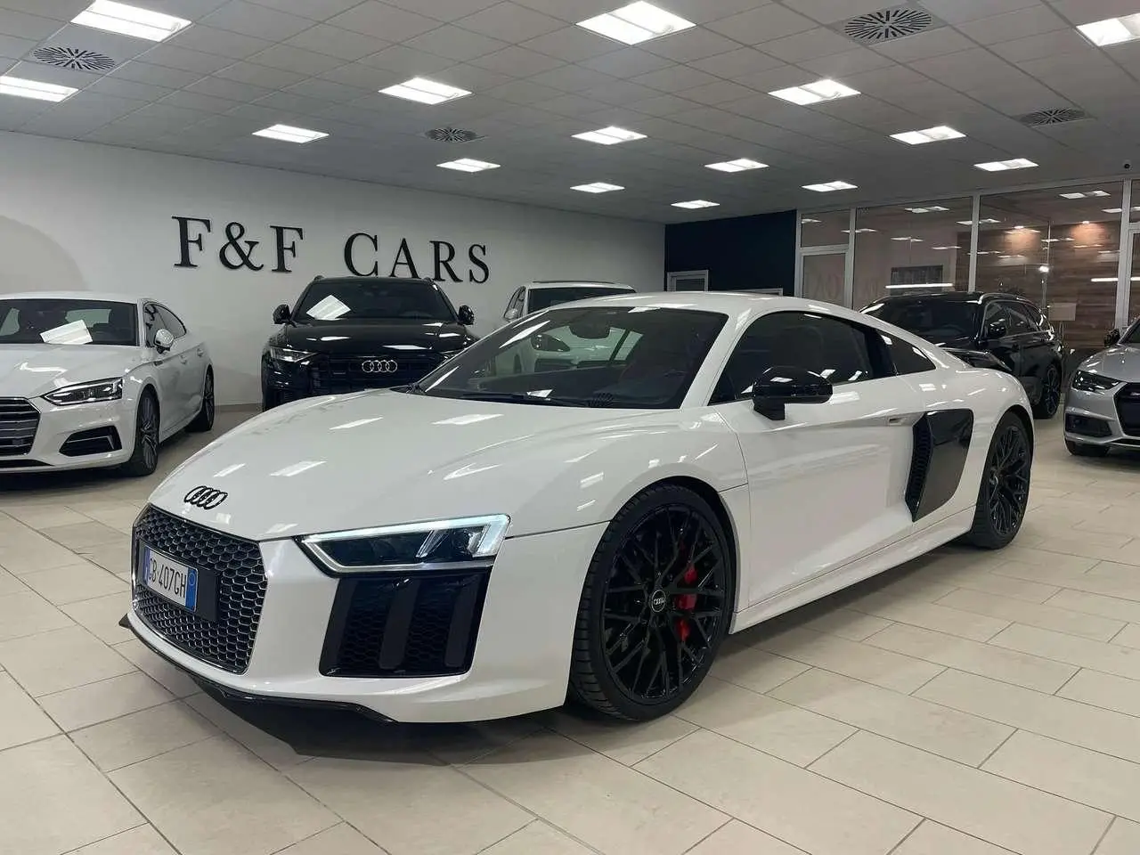 Photo 1 : Audi R8 2016 Petrol