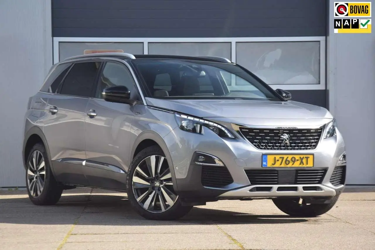 Photo 1 : Peugeot 5008 2020 Essence