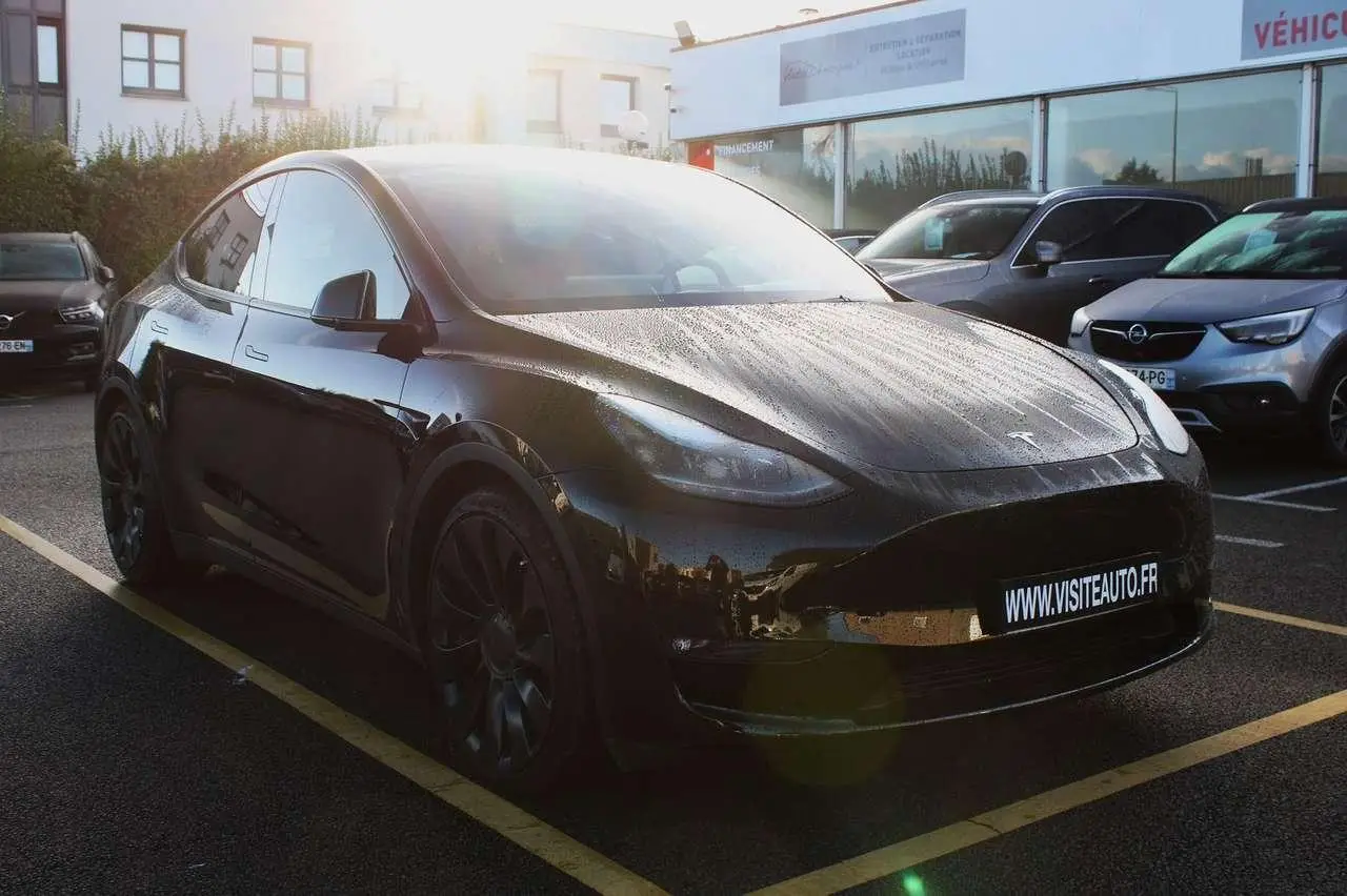 Photo 1 : Tesla Model Y 2023 Électrique