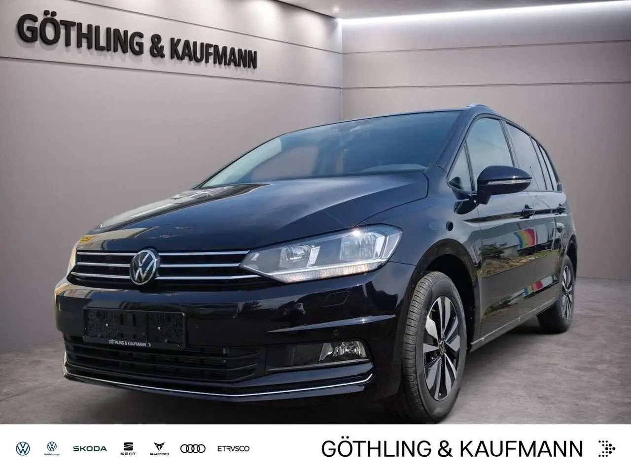 Photo 1 : Volkswagen Touran 2024 Essence