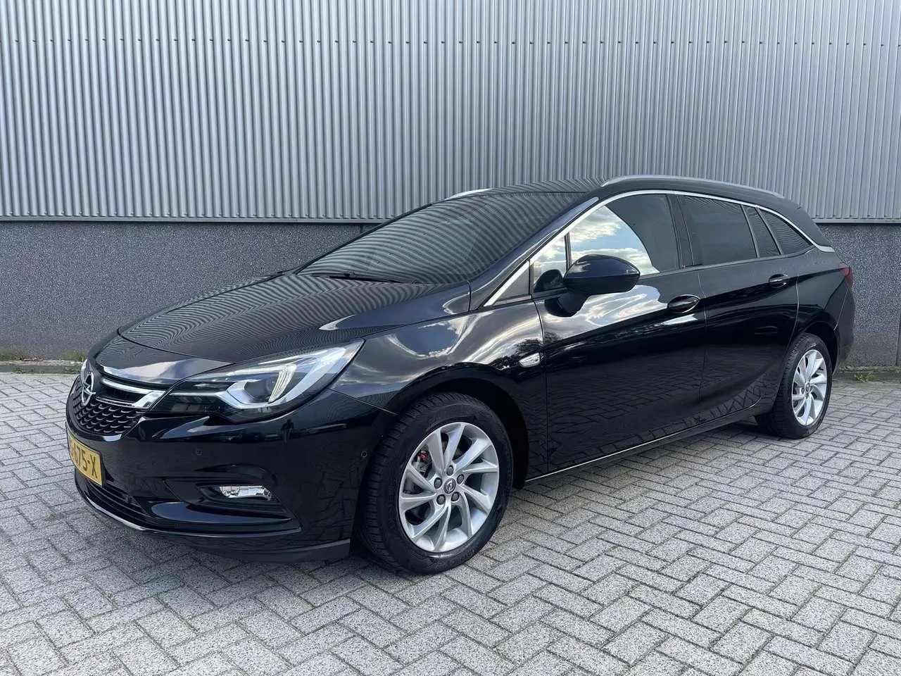 Photo 1 : Opel Astra 2019 Petrol