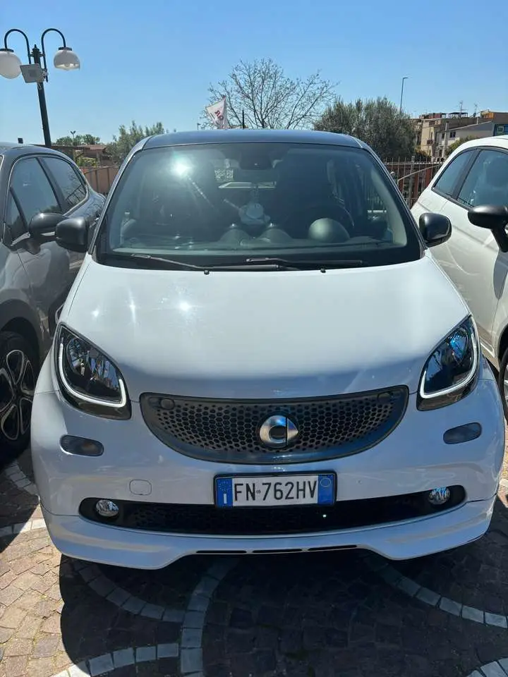 Photo 1 : Smart Forfour 2016 Petrol