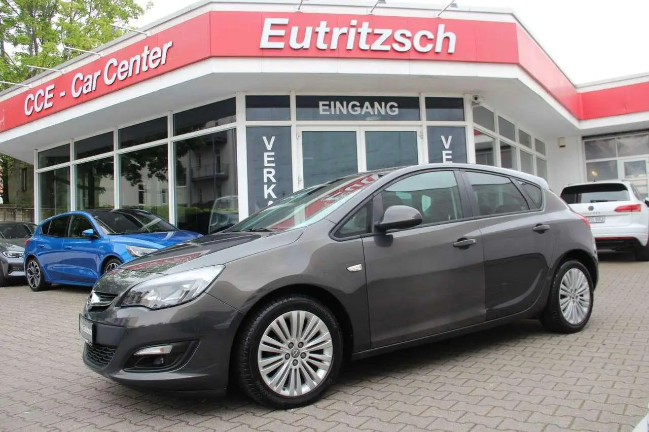 Photo 1 : Opel Astra 2015 Essence