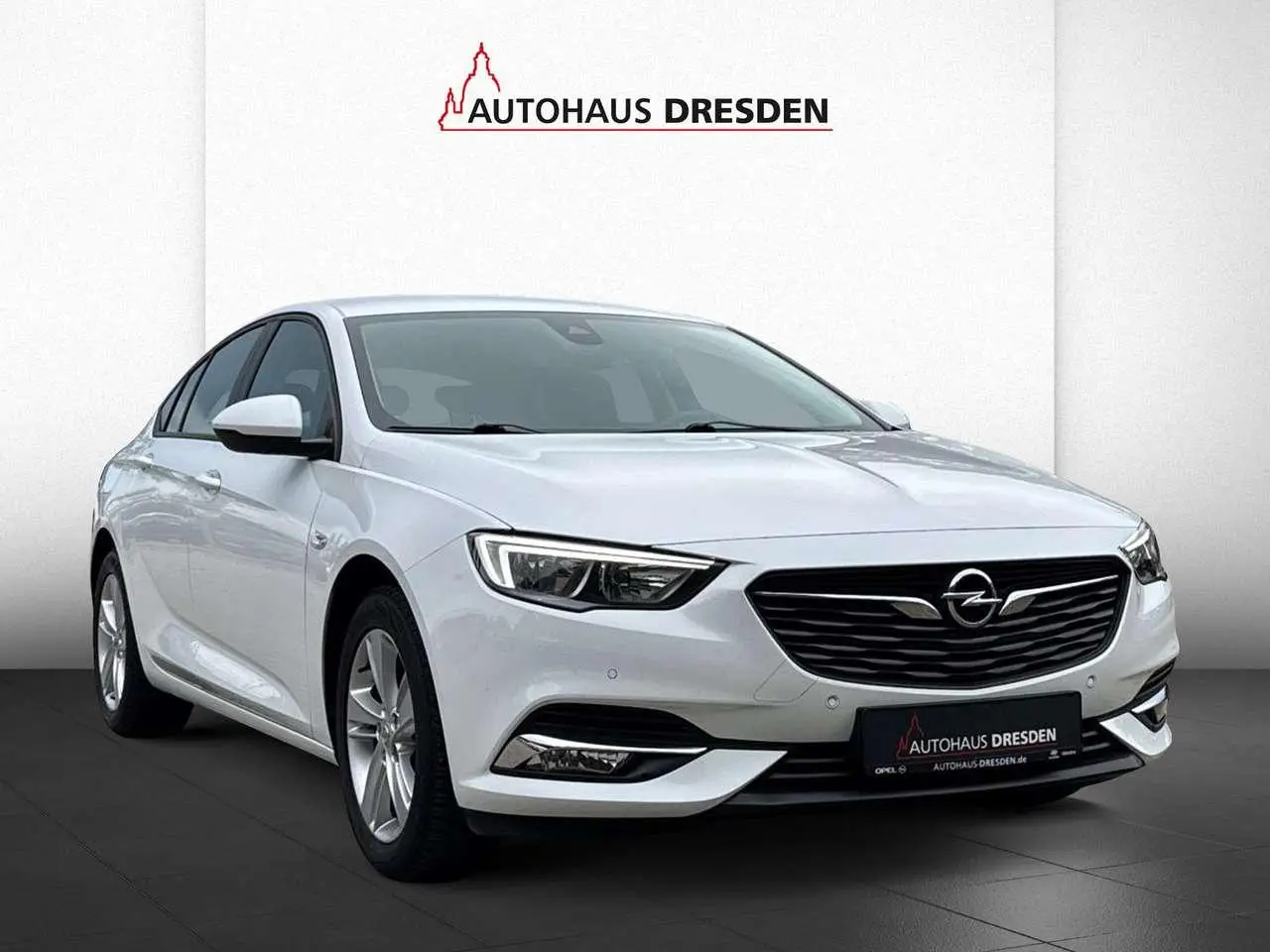 Photo 1 : Opel Insignia 2018 Petrol