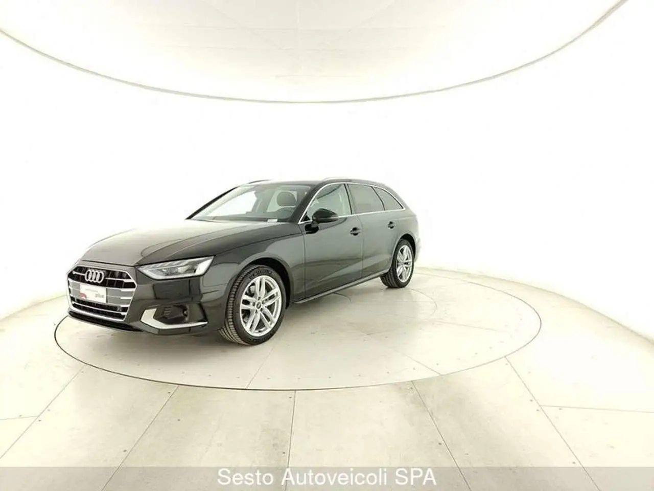 Photo 1 : Audi A4 2024 Hybrid