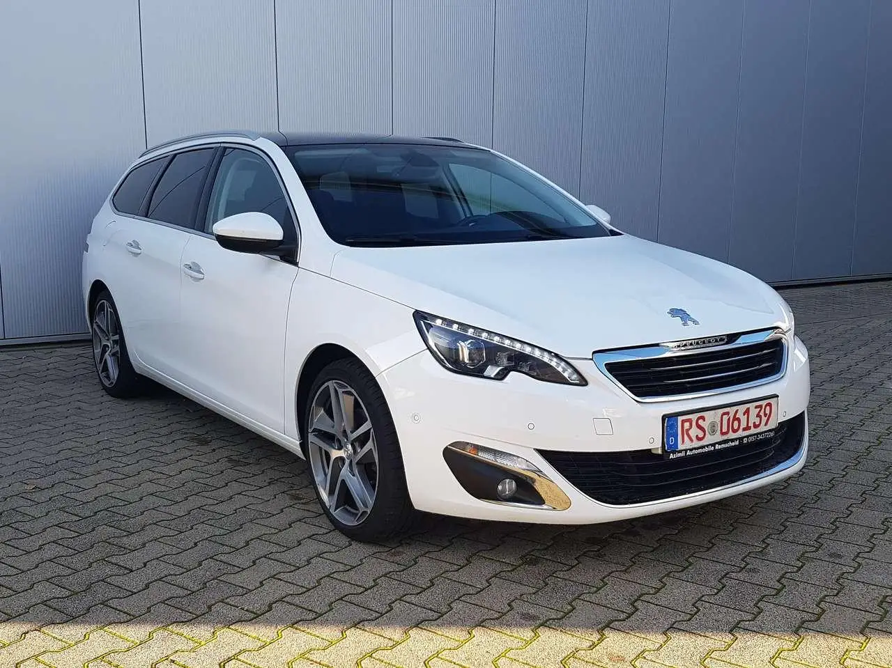 Photo 1 : Peugeot 308 2015 Petrol