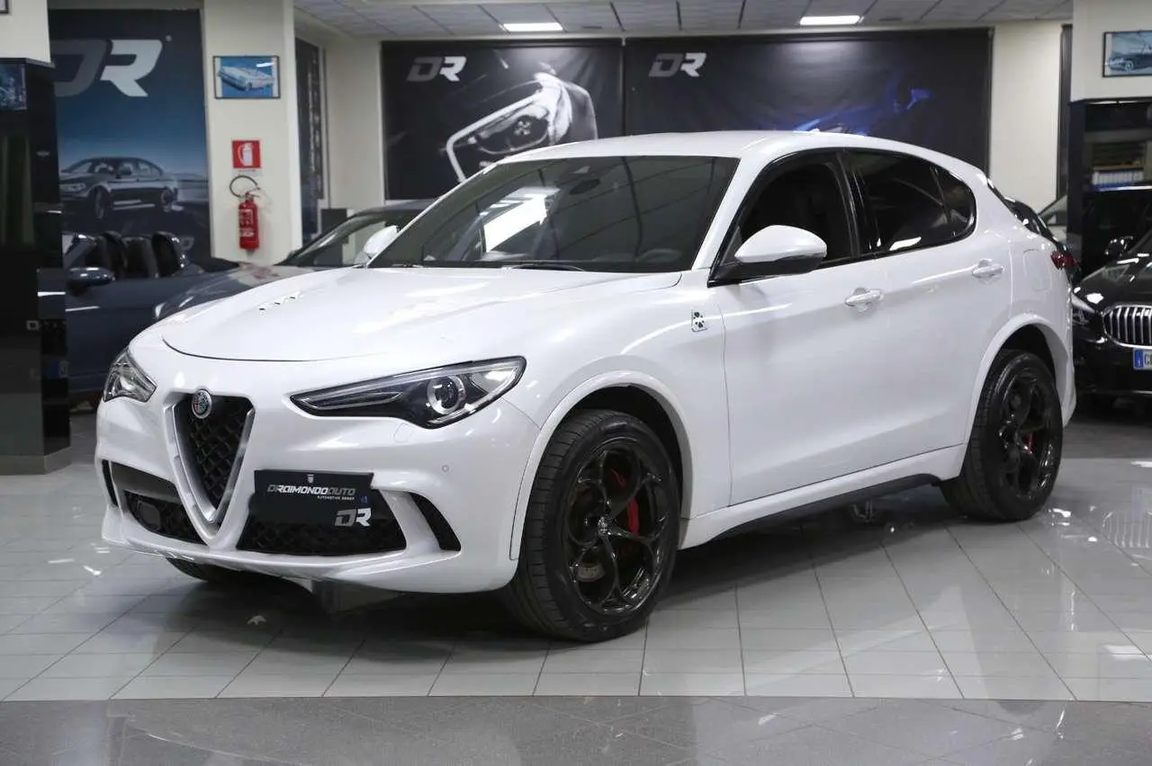 Photo 1 : Alfa Romeo Stelvio 2018 Essence