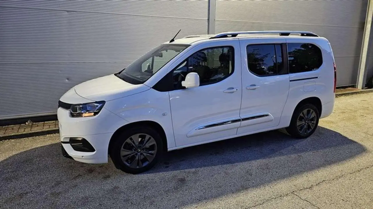 Photo 1 : Toyota Proace 2021 Petrol