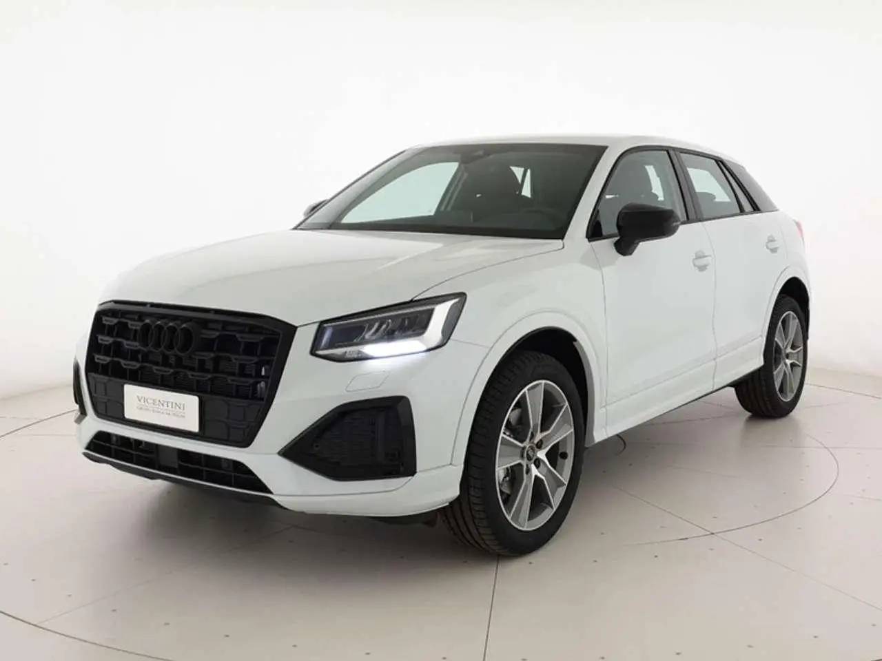 Photo 1 : Audi Q2 2024 Petrol