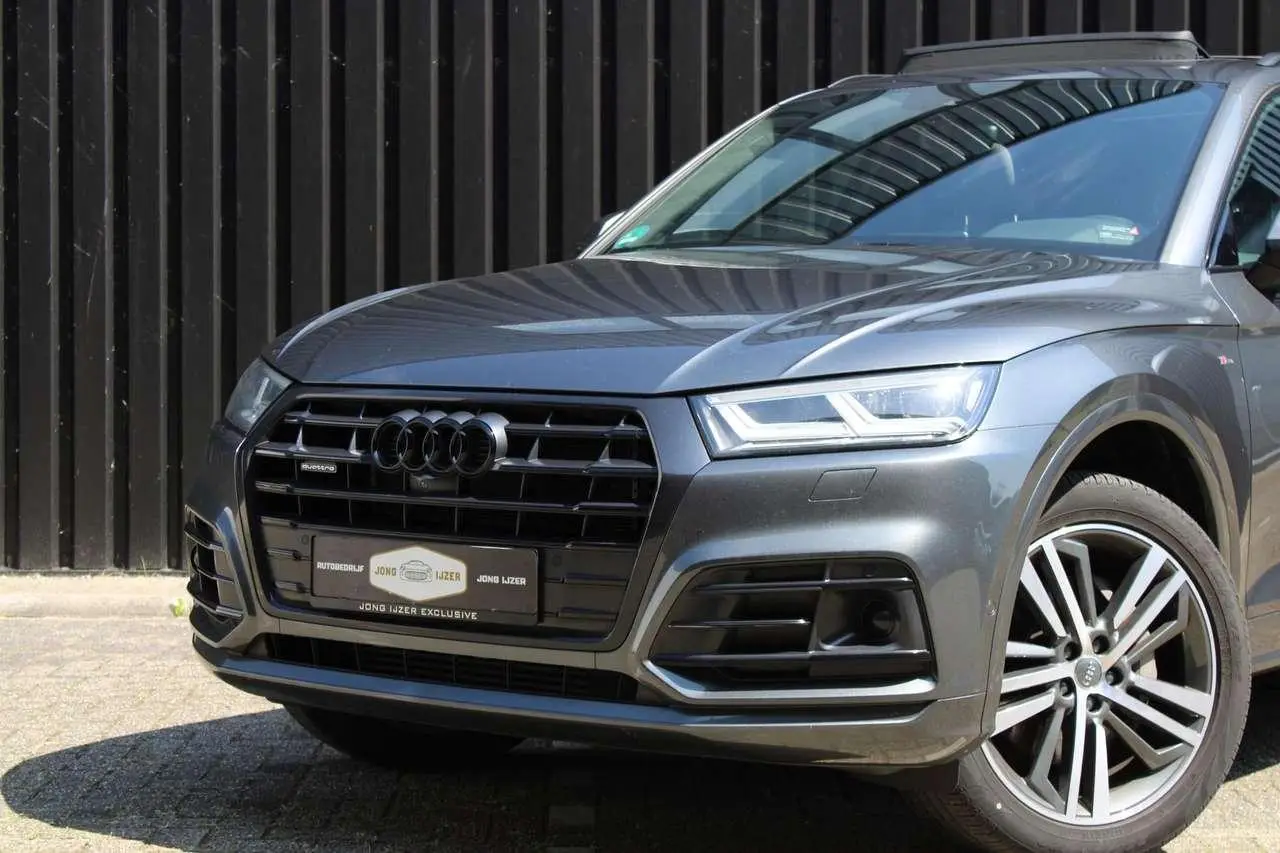 Photo 1 : Audi Q5 2020 Hybride