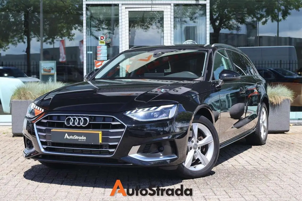 Photo 1 : Audi A4 2019 Essence