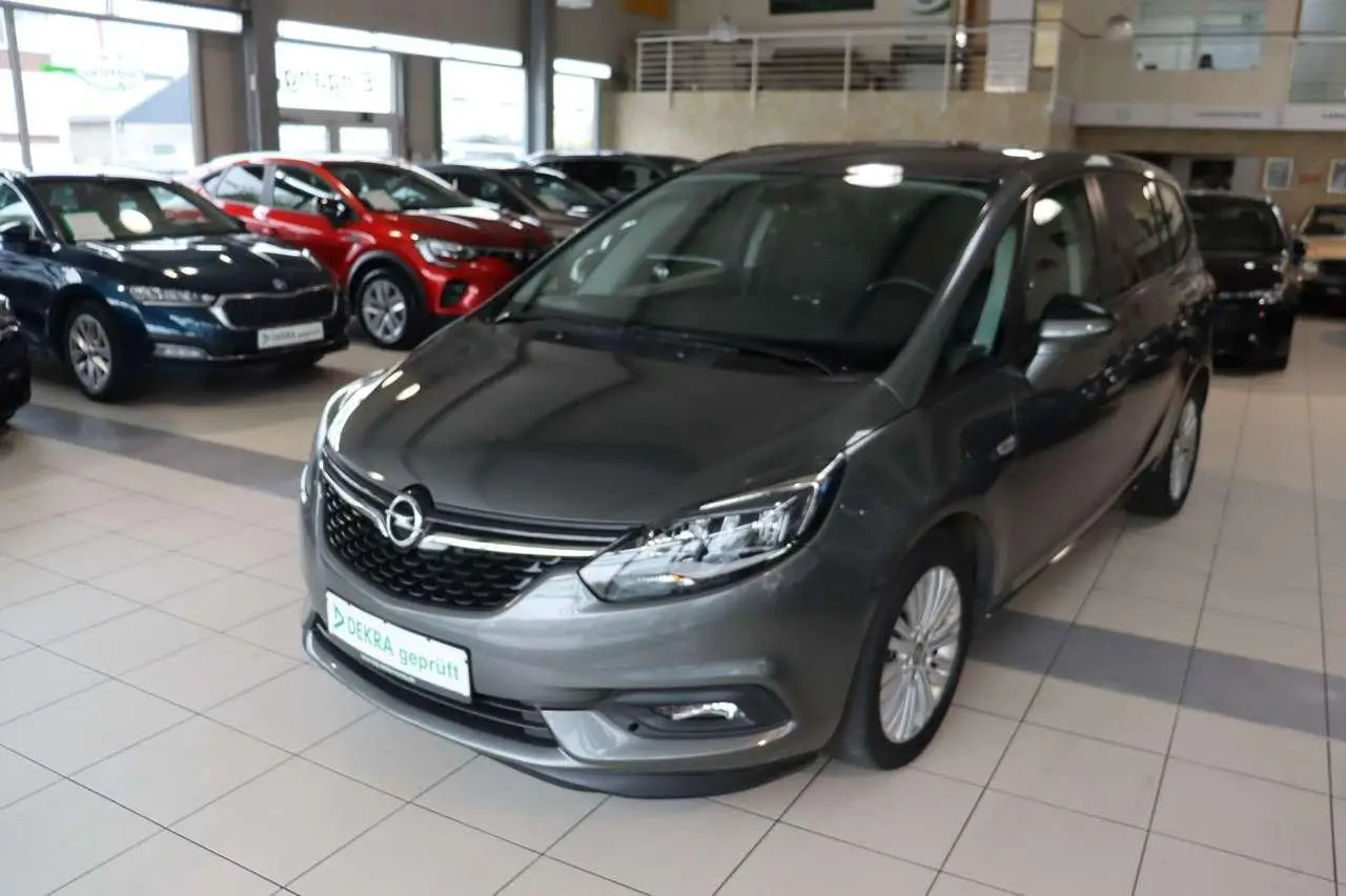 Photo 1 : Opel Zafira 2017 Essence