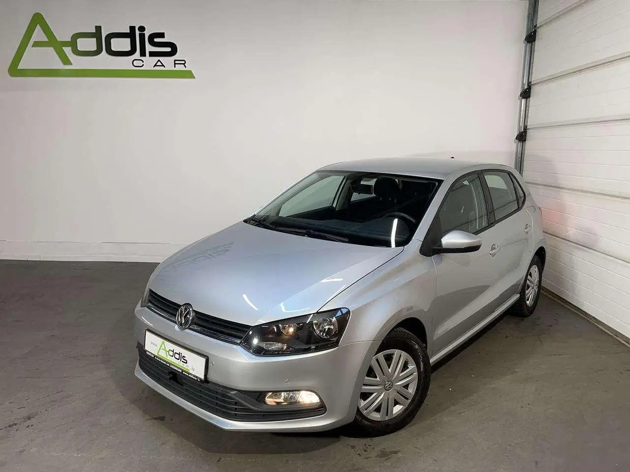 Photo 1 : Volkswagen Polo 2016 Petrol