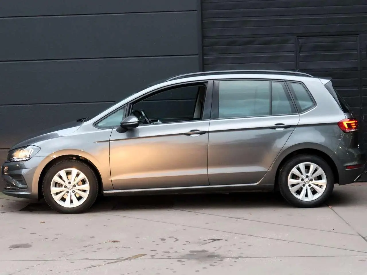 Photo 1 : Volkswagen Golf 2019 Petrol