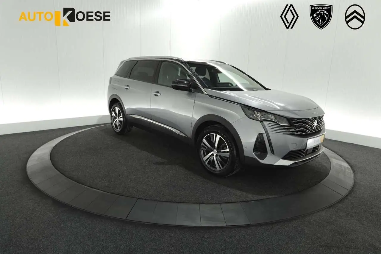 Photo 1 : Peugeot 5008 2023 Essence