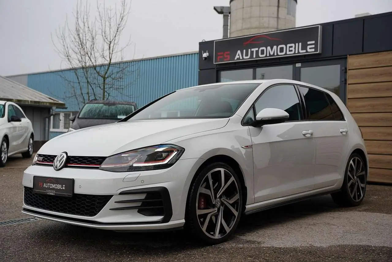 Photo 1 : Volkswagen Golf 2019 Essence