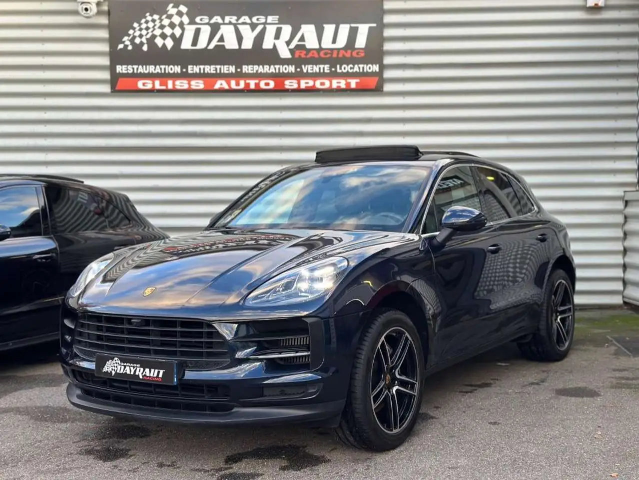 Photo 1 : Porsche Macan 2019 Petrol