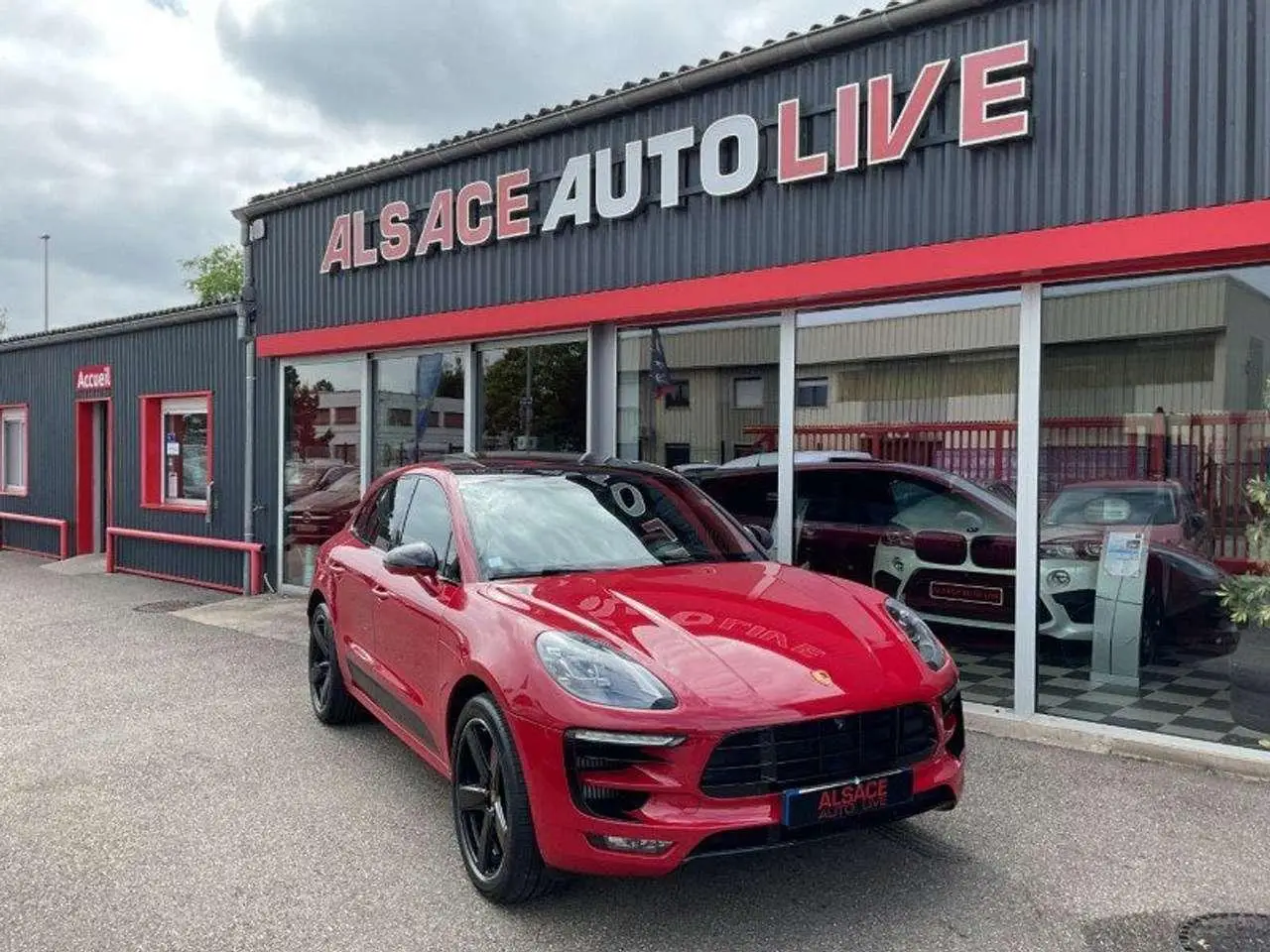 Photo 1 : Porsche Macan 2018 Petrol