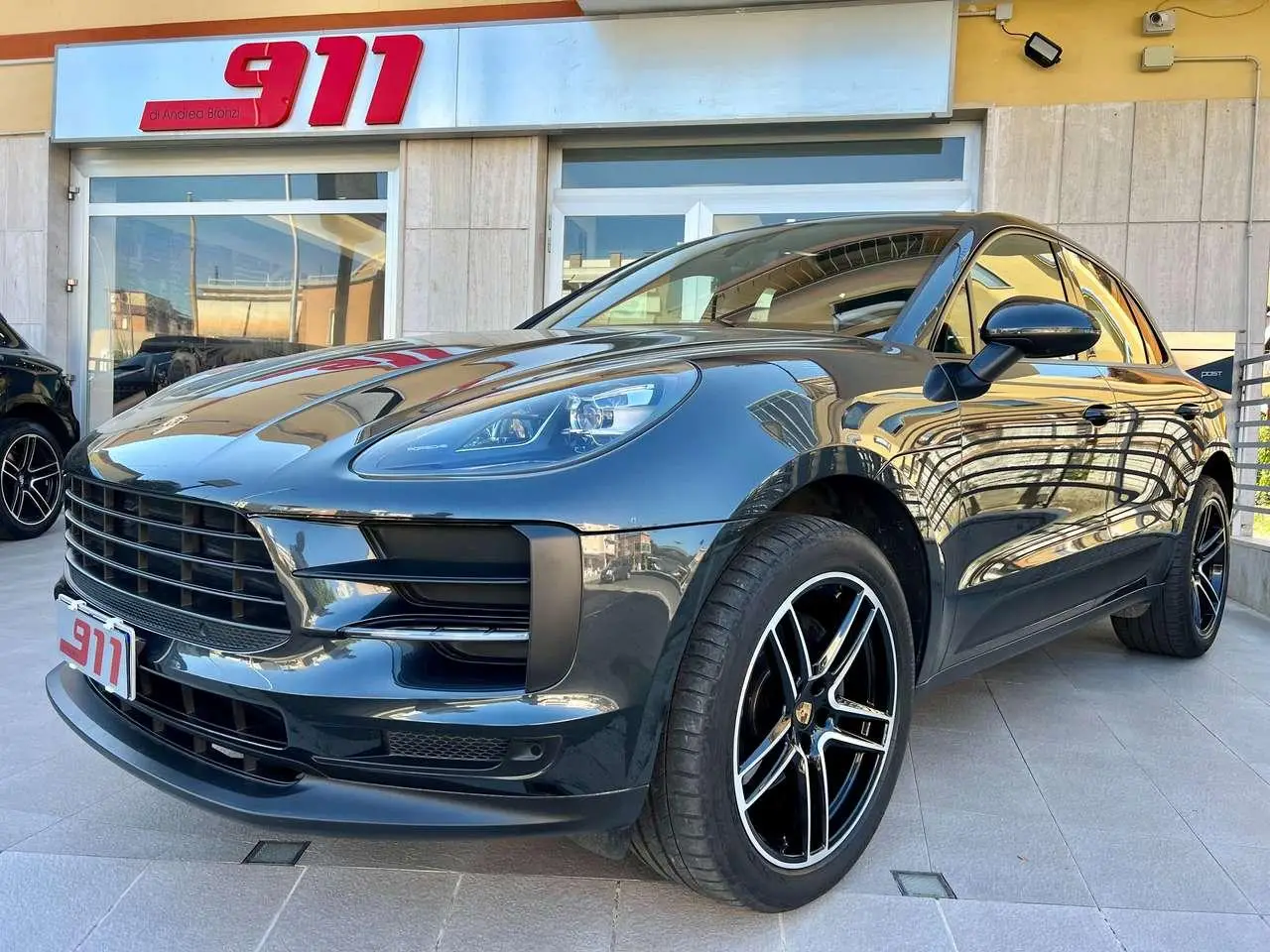 Photo 1 : Porsche Macan 2019 Petrol