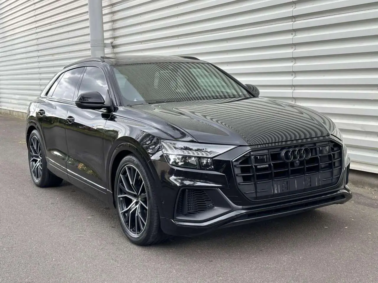 Photo 1 : Audi Q8 2020 Essence