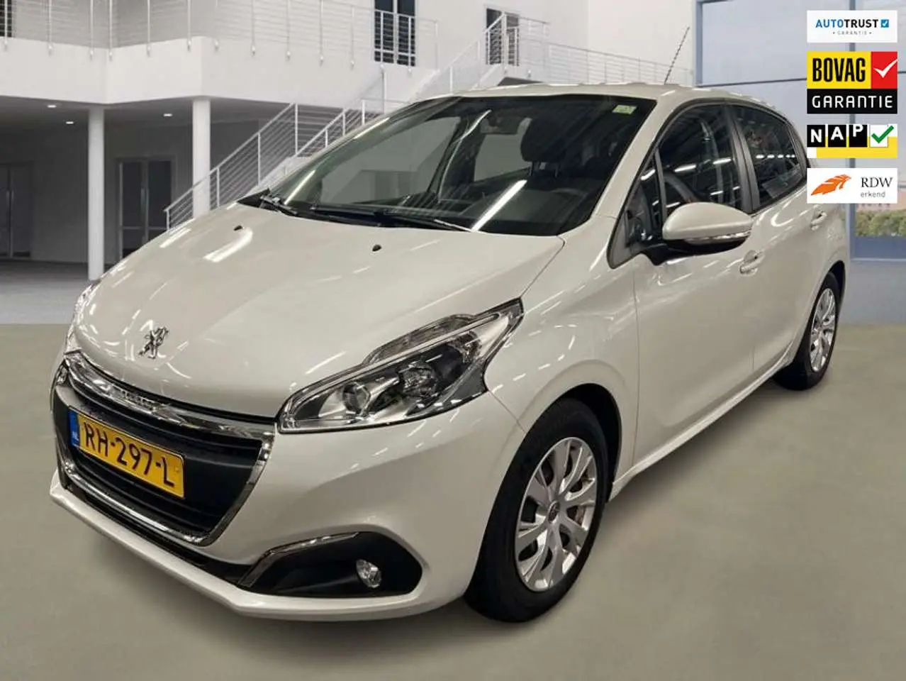 Photo 1 : Peugeot 208 2017 Petrol