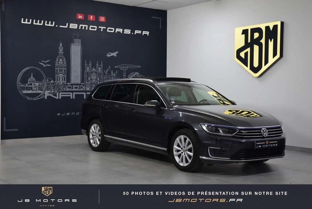 Photo 1 : Volkswagen Passat 2018 Hybride