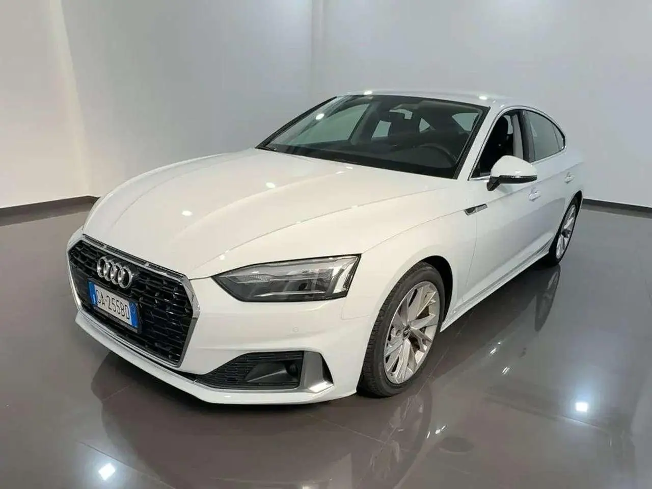 Photo 1 : Audi A5 2020 Hybride