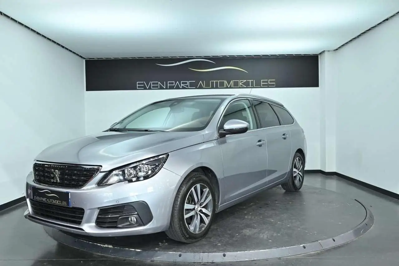 Photo 1 : Peugeot 308 2019 Petrol