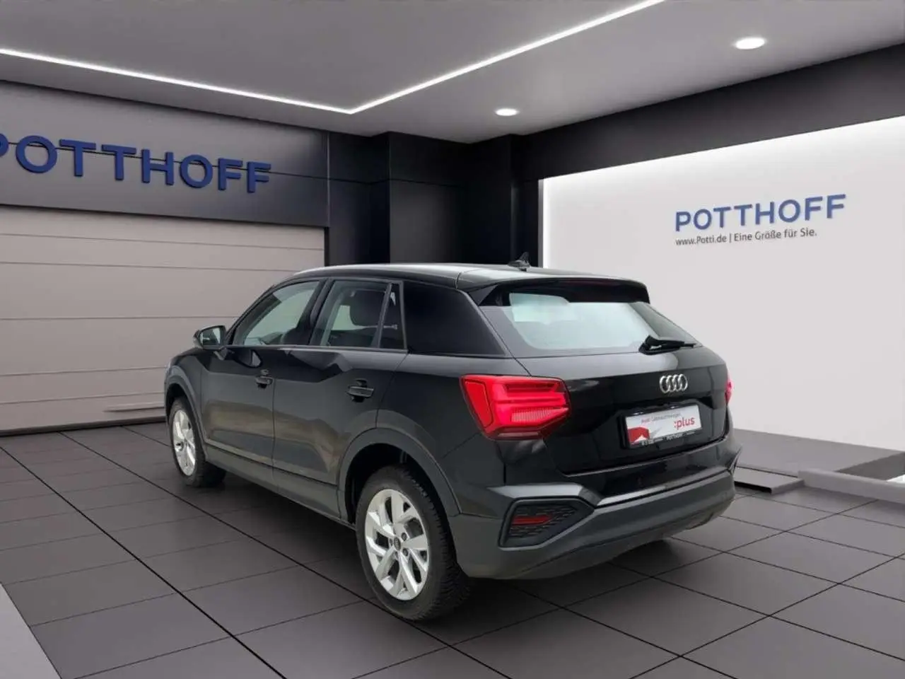 Photo 1 : Audi Q2 2024 Petrol