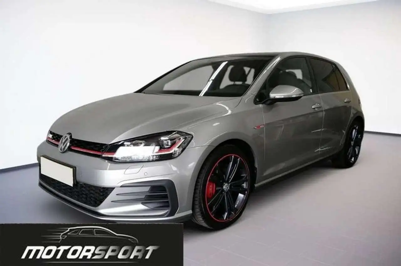 Photo 1 : Volkswagen Golf 2019 Essence