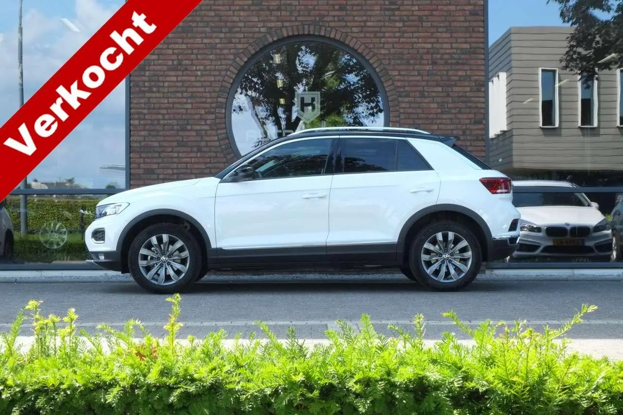 Photo 1 : Volkswagen T-roc 2022 Essence