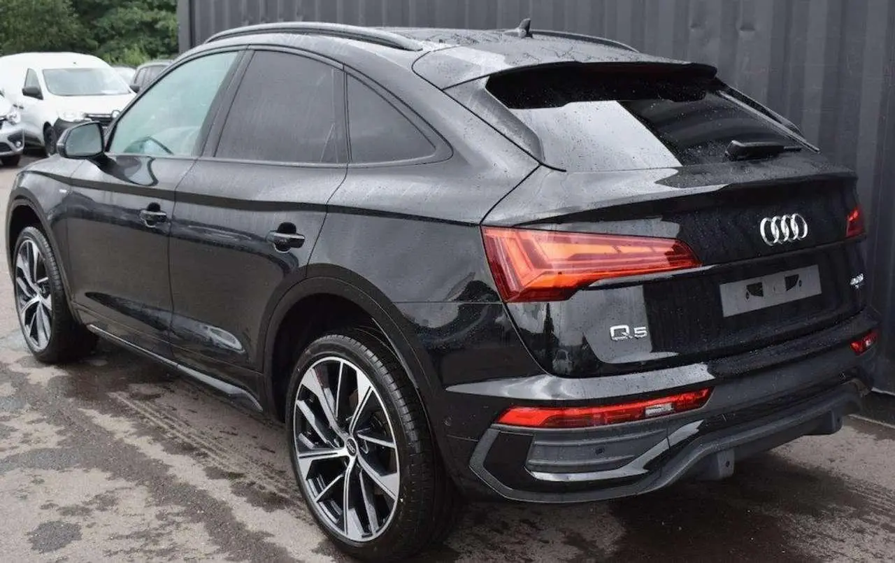 Photo 1 : Audi Q5 2023 Hybrid