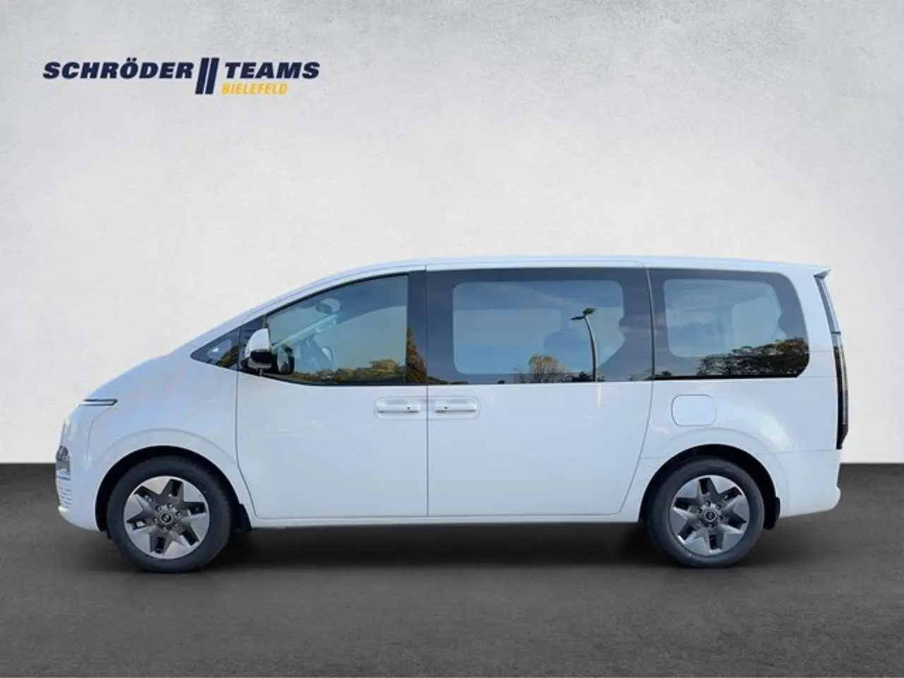 Photo 1 : Hyundai Staria 2024 Hybride