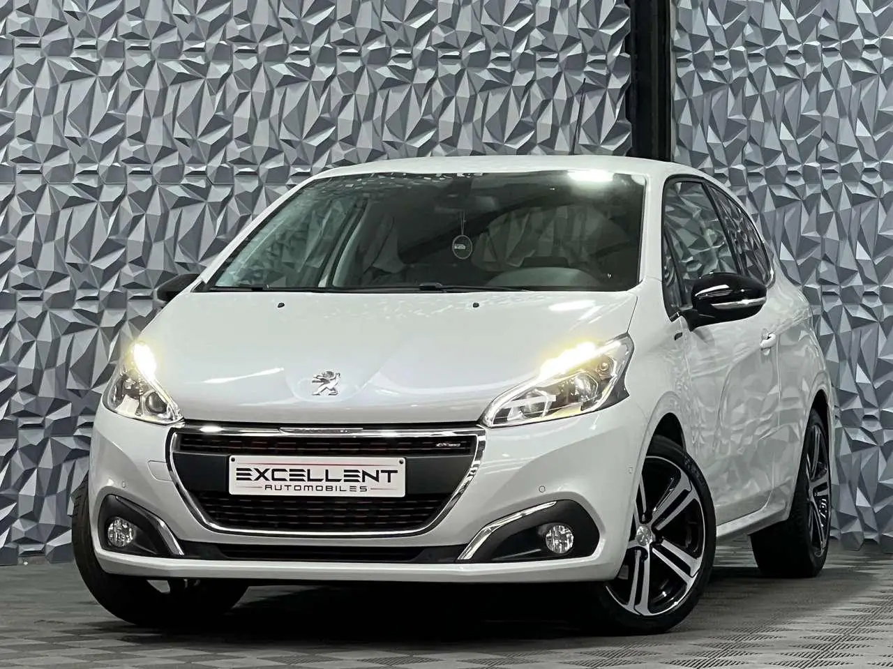 Photo 1 : Peugeot 208 2016 Essence