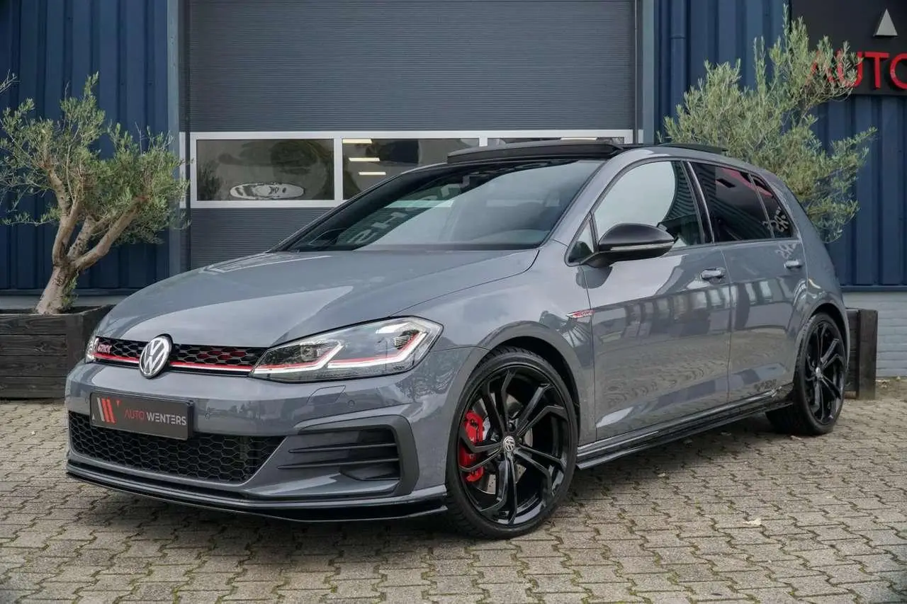 Photo 1 : Volkswagen Golf 2019 Petrol