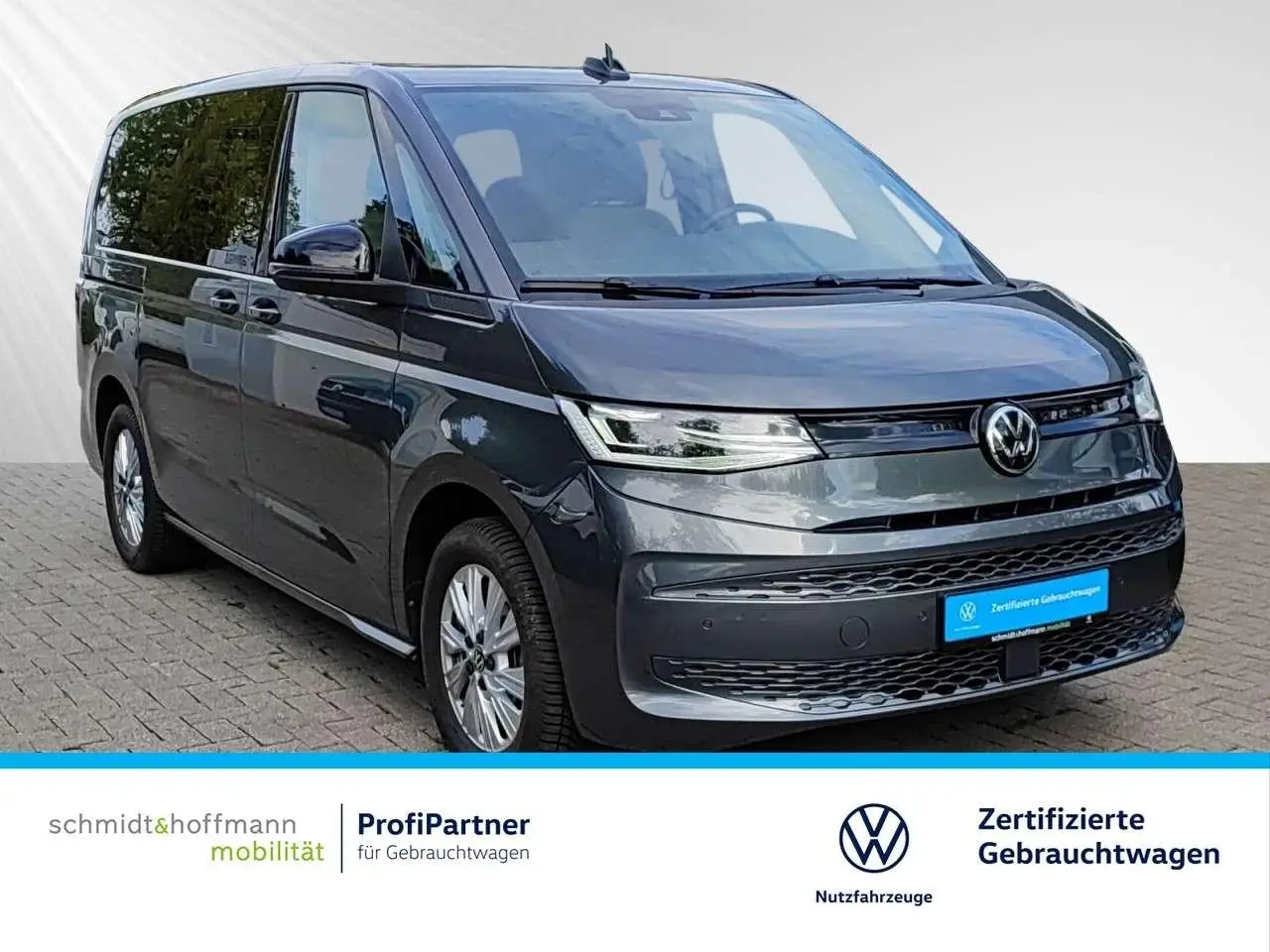 Photo 1 : Volkswagen T7 2023 Petrol