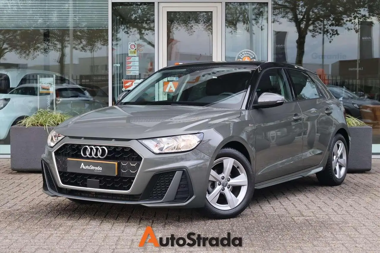 Photo 1 : Audi A1 2019 Essence