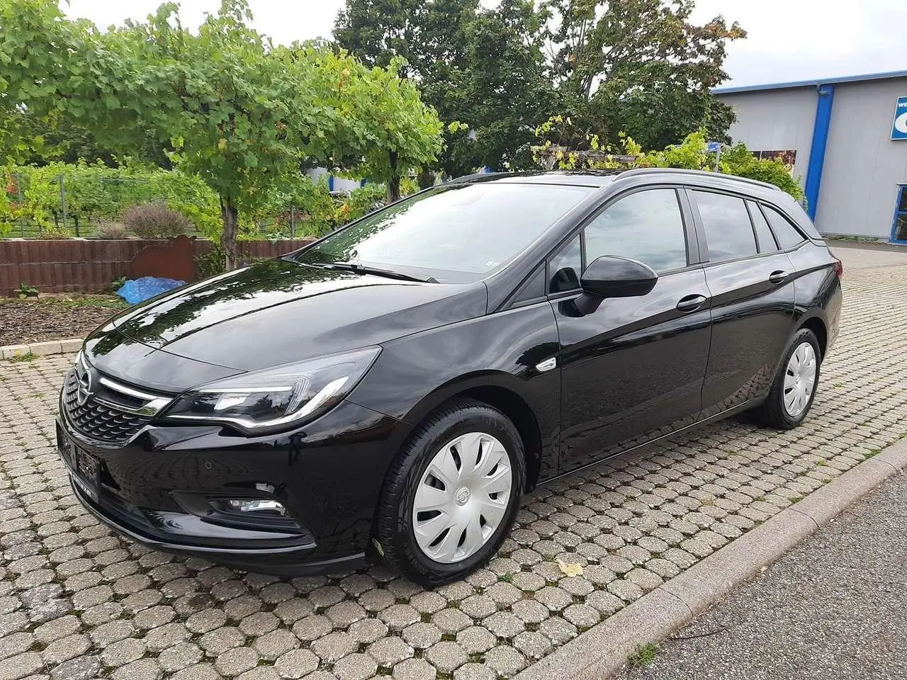 Photo 1 : Opel Astra 2018 Petrol