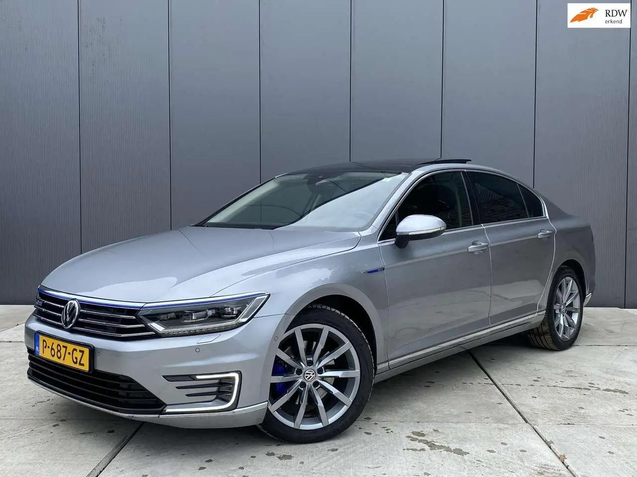 Photo 1 : Volkswagen Passat 2018 Hybrid