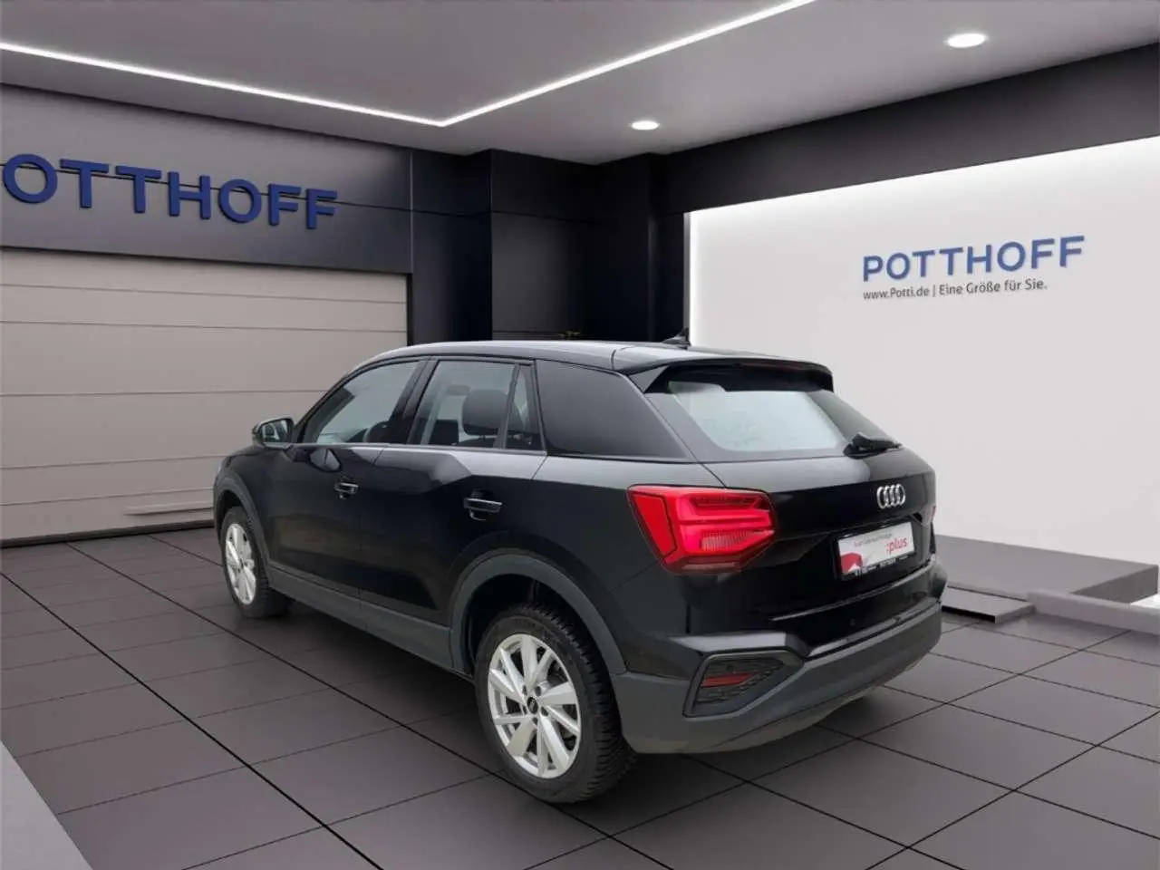 Photo 1 : Audi Q2 2024 Petrol