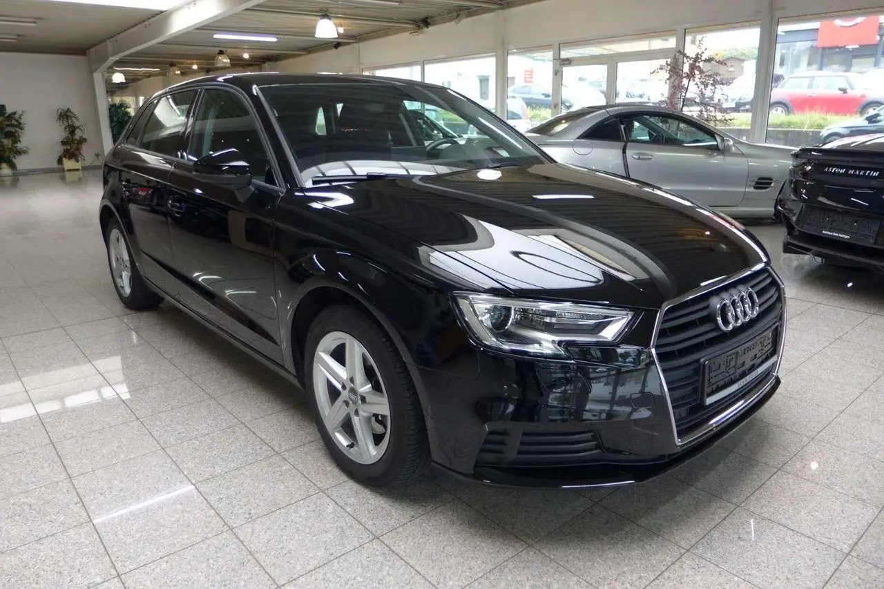 Photo 1 : Audi A3 2019 Petrol