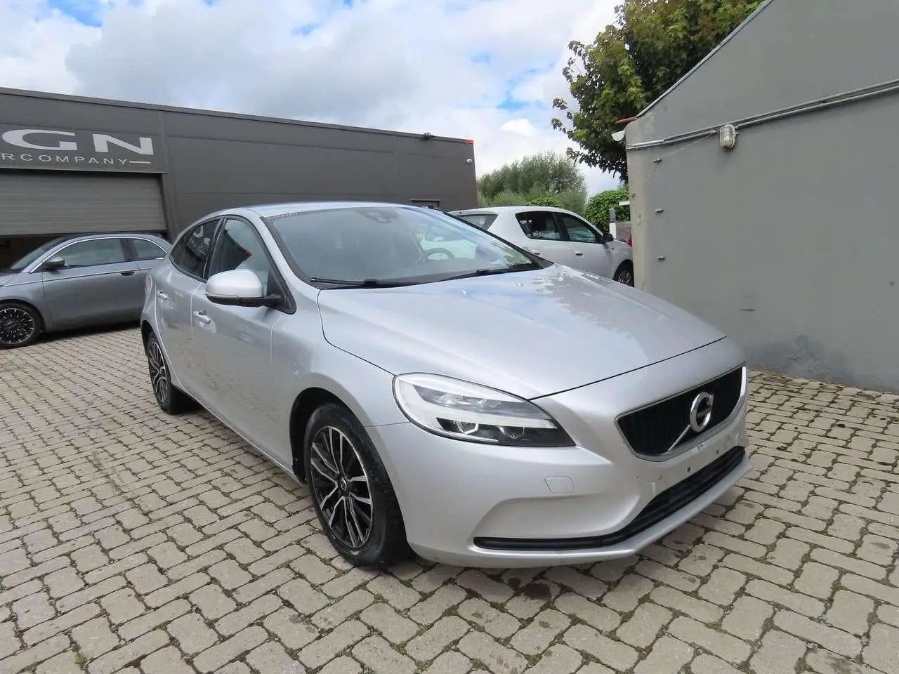 Photo 1 : Volvo V40 2020 Essence