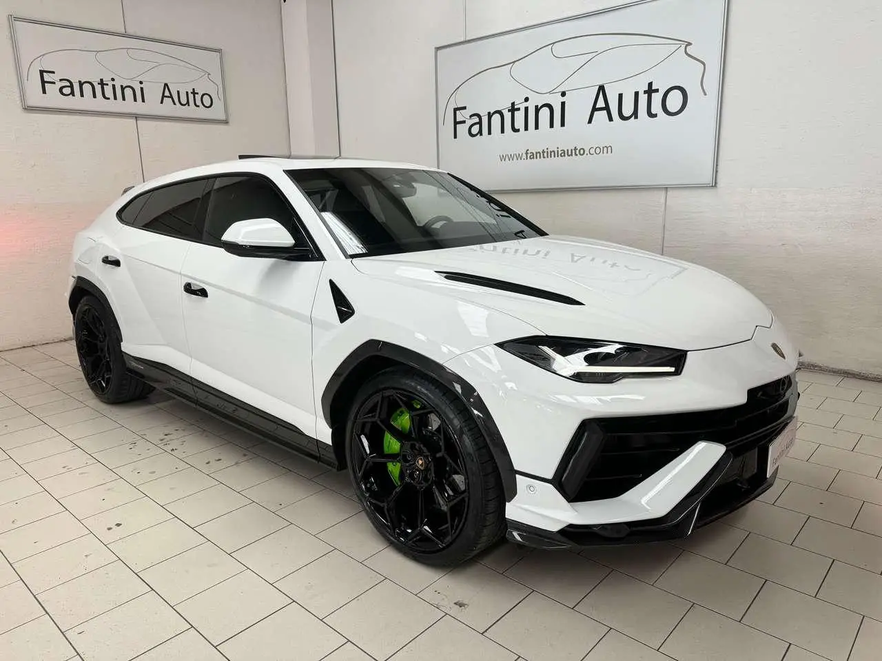 Photo 1 : Lamborghini Urus 2023 Petrol